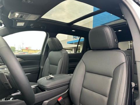 New Polar White Tricoat 2026 Chevrolet Traverse LT FWD - photo 13 - Stock #260782