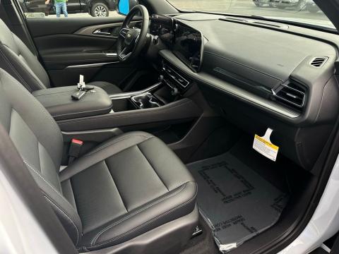New Polar White Tricoat 2026 Chevrolet Traverse LT FWD - photo 15 - Stock #260782