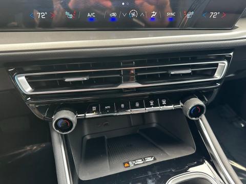 New Polar White Tricoat 2026 Chevrolet Traverse LT FWD - photo 25 - Stock #260782