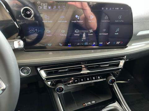 New Sterling Gray Metallic 2026 Chevrolet Traverse LT FWD - photo 24 - Stock #260807