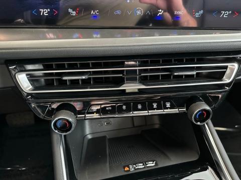 New Sterling Gray Metallic 2026 Chevrolet Traverse LT FWD - photo 25 - Stock #260807