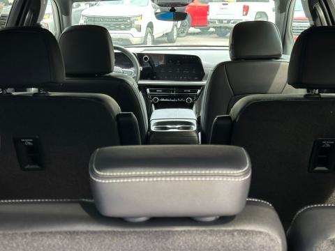 New Sterling Gray Metallic 2026 Chevrolet Traverse LT FWD - photo 9 - Stock #260807