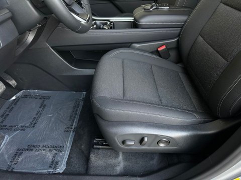New Sterling Gray Metallic 2026 Chevrolet Traverse LT FWD - photo 12 - Stock #261099