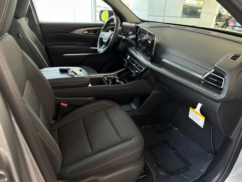 New Sterling Gray Metallic 2026 Chevrolet Traverse LT FWD - photo 16 - Stock #261099