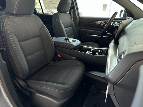 New Sterling Gray Metallic 2026 Chevrolet Traverse LT FWD - photo 17 - Stock #261099