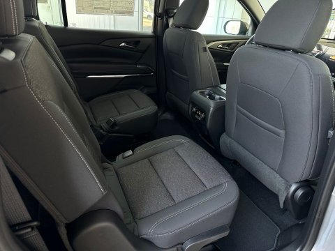 New Sterling Gray Metallic 2026 Chevrolet Traverse LT FWD - photo 18 - Stock #261099