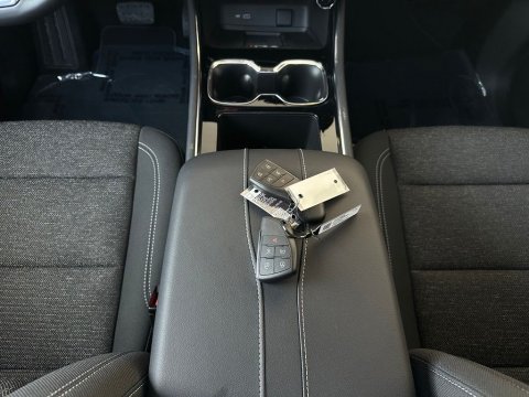 New Sterling Gray Metallic 2026 Chevrolet Traverse LT FWD - photo 21 - Stock #261099