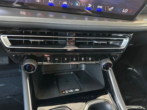 New Sterling Gray Metallic 2026 Chevrolet Traverse LT FWD - photo 25 - Stock #261099