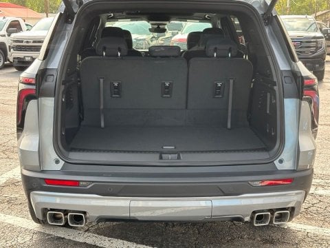 New Sterling Gray Metallic 2026 Chevrolet Traverse LT FWD - photo 8 - Stock #261099