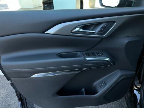 New Mosaic Black Metallic 2026 Chevrolet Traverse LT FWD - photo 11 - Stock #260778