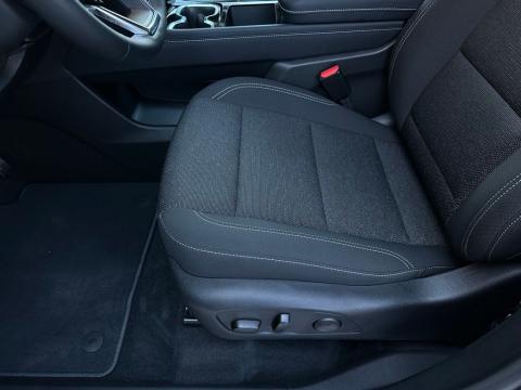 New Mosaic Black Metallic 2026 Chevrolet Traverse LT FWD - photo 12 - Stock #260778