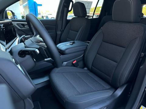 New Mosaic Black Metallic 2026 Chevrolet Traverse LT FWD - photo 13 - Stock #260778