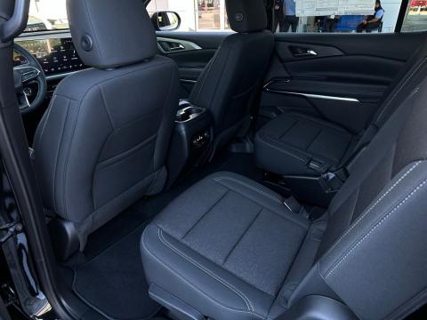 New Mosaic Black Metallic 2026 Chevrolet Traverse LT FWD - photo 15 - Stock #260778