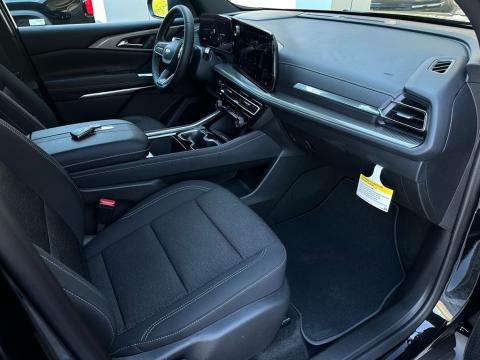 New Mosaic Black Metallic 2026 Chevrolet Traverse LT FWD - photo 16 - Stock #260778