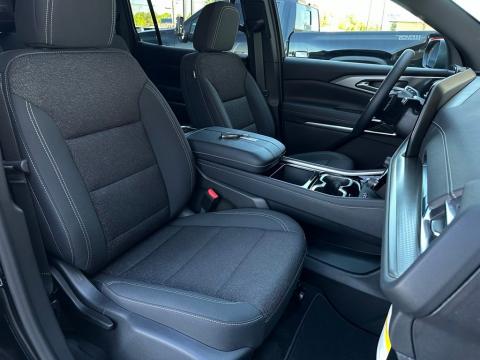 New Mosaic Black Metallic 2026 Chevrolet Traverse LT FWD - photo 17 - Stock #260778