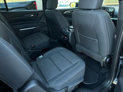 New Mosaic Black Metallic 2026 Chevrolet Traverse LT FWD - photo 18 - Stock #260778