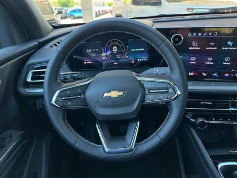 New Mosaic Black Metallic 2026 Chevrolet Traverse LT FWD - photo 19 - Stock #260778