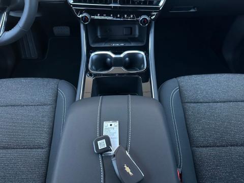 New Mosaic Black Metallic 2026 Chevrolet Traverse LT FWD - photo 21 - Stock #260778