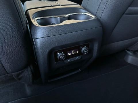 New Mosaic Black Metallic 2026 Chevrolet Traverse LT FWD - photo 22 - Stock #260778