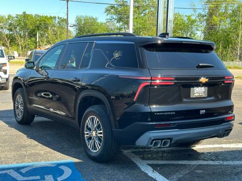 New Mosaic Black Metallic 2026 Chevrolet Traverse LT FWD - photo 7 - Stock #260778