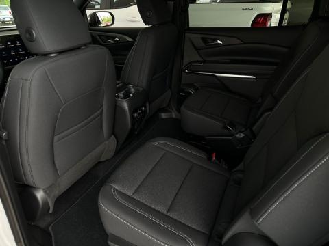 New Summit White 2026 Chevrolet Traverse LT FWD - photo 15 - Stock #260855