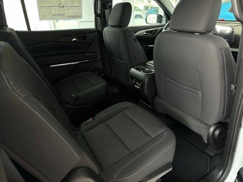 New Summit White 2026 Chevrolet Traverse LT FWD - photo 18 - Stock #260855
