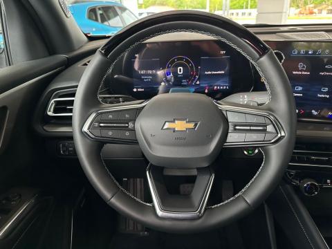 New Summit White 2026 Chevrolet Traverse LT FWD - photo 19 - Stock #260855