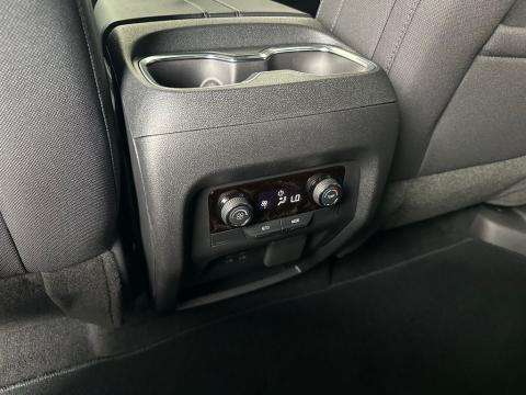 New Summit White 2026 Chevrolet Traverse LT FWD - photo 22 - Stock #260855