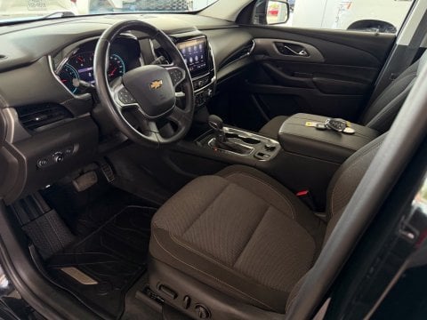 Pre-Owned Mosaic Black Metallic 2021 Chevrolet Traverse LT FWD - photo 11 - Stock #261320A