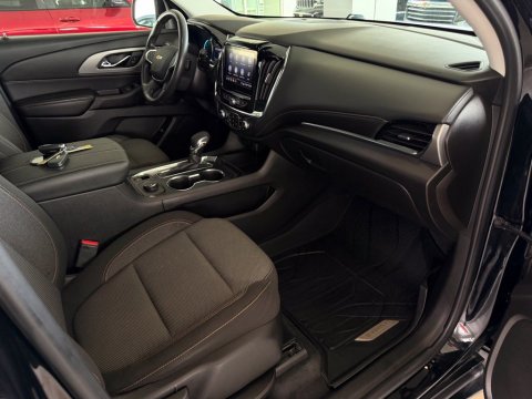 Pre-Owned Mosaic Black Metallic 2021 Chevrolet Traverse LT FWD - photo 17 - Stock #261320A