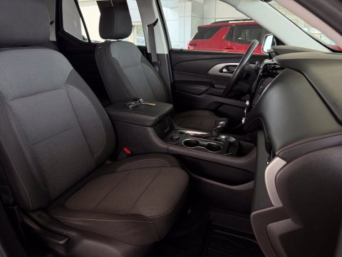 Pre-Owned Mosaic Black Metallic 2021 Chevrolet Traverse LT FWD - photo 18 - Stock #261320A