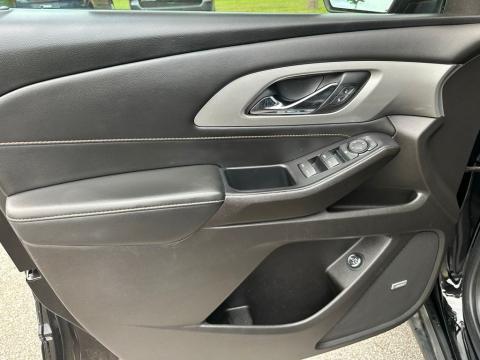 Pre-Owned Mosaic Black Metallic 2021 Chevrolet Traverse LT Leather FWD - photo 13 - Stock #X2463