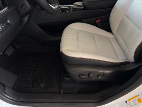 Certified Pre-Owned Iridescent Pearl Tricoat 2025 Chevrolet Traverse High Country FWD - photo 12 - Stock #261264A