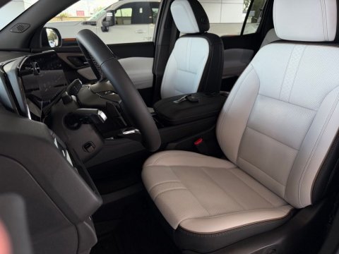 Certified Pre-Owned Iridescent Pearl Tricoat 2025 Chevrolet Traverse High Country FWD - photo 13 - Stock #261264A