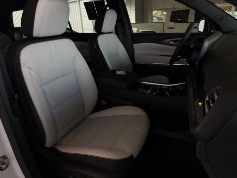 Certified Pre-Owned Iridescent Pearl Tricoat 2025 Chevrolet Traverse High Country FWD - photo 17 - Stock #261264A
