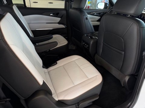 Certified Pre-Owned Iridescent Pearl Tricoat 2025 Chevrolet Traverse High Country FWD - photo 18 - Stock #261264A