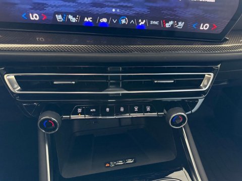 Certified Pre-Owned Iridescent Pearl Tricoat 2025 Chevrolet Traverse High Country FWD - photo 25 - Stock #261264A