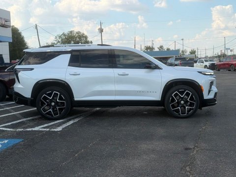 Certified Pre-Owned Iridescent Pearl Tricoat 2025 Chevrolet Traverse High Country FWD - photo 4 - Stock #261264A