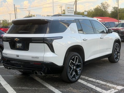 Certified Pre-Owned Iridescent Pearl Tricoat 2025 Chevrolet Traverse High Country FWD - photo 6 - Stock #261264A