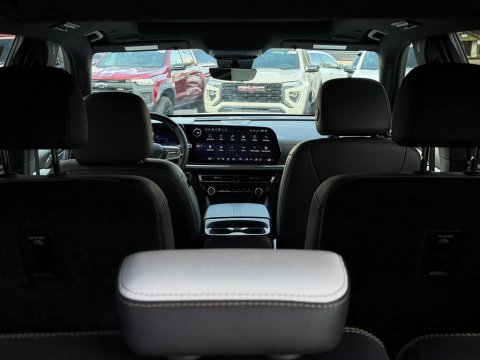 Certified Pre-Owned Iridescent Pearl Tricoat 2025 Chevrolet Traverse High Country FWD - photo 9 - Stock #261264A