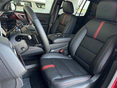 New Radiant Red Tintcoat 2026 Chevrolet Traverse RS FWD - photo 13 - Stock #261093