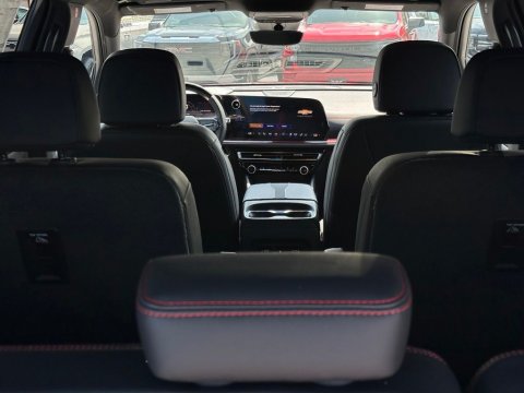 New Radiant Red Tintcoat 2026 Chevrolet Traverse RS FWD - photo 9 - Stock #261093