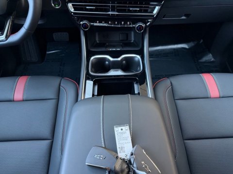 New Mosaic Black Metallic 2027 Chevrolet Traverse RS FWD - photo 21 - Stock #270031