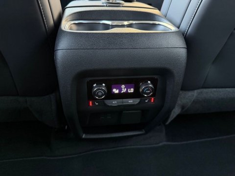 New Mosaic Black Metallic 2027 Chevrolet Traverse RS FWD - photo 22 - Stock #270031