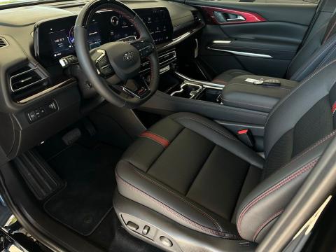 New Mosaic Black Metallic 2026 Chevrolet Traverse RS FWD - photo 10 - Stock #260819