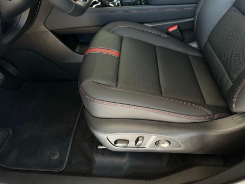 New Mosaic Black Metallic 2026 Chevrolet Traverse RS FWD - photo 12 - Stock #260819