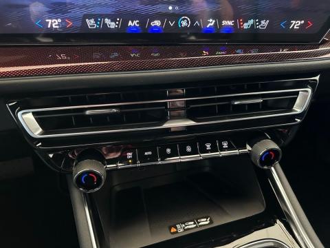 New Mosaic Black Metallic 2026 Chevrolet Traverse RS FWD - photo 25 - Stock #260819