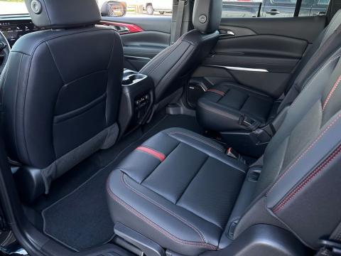 New Mosaic Black Metallic 2026 Chevrolet Traverse RS FWD - photo 15 - Stock #260868