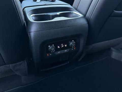 New Mosaic Black Metallic 2026 Chevrolet Traverse RS FWD - photo 22 - Stock #260868