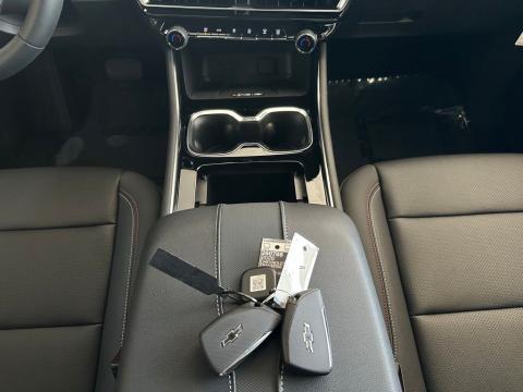 New Sterling Gray Metallic 2026 Chevrolet Traverse Z71 AWD - photo 21 - Stock #260788